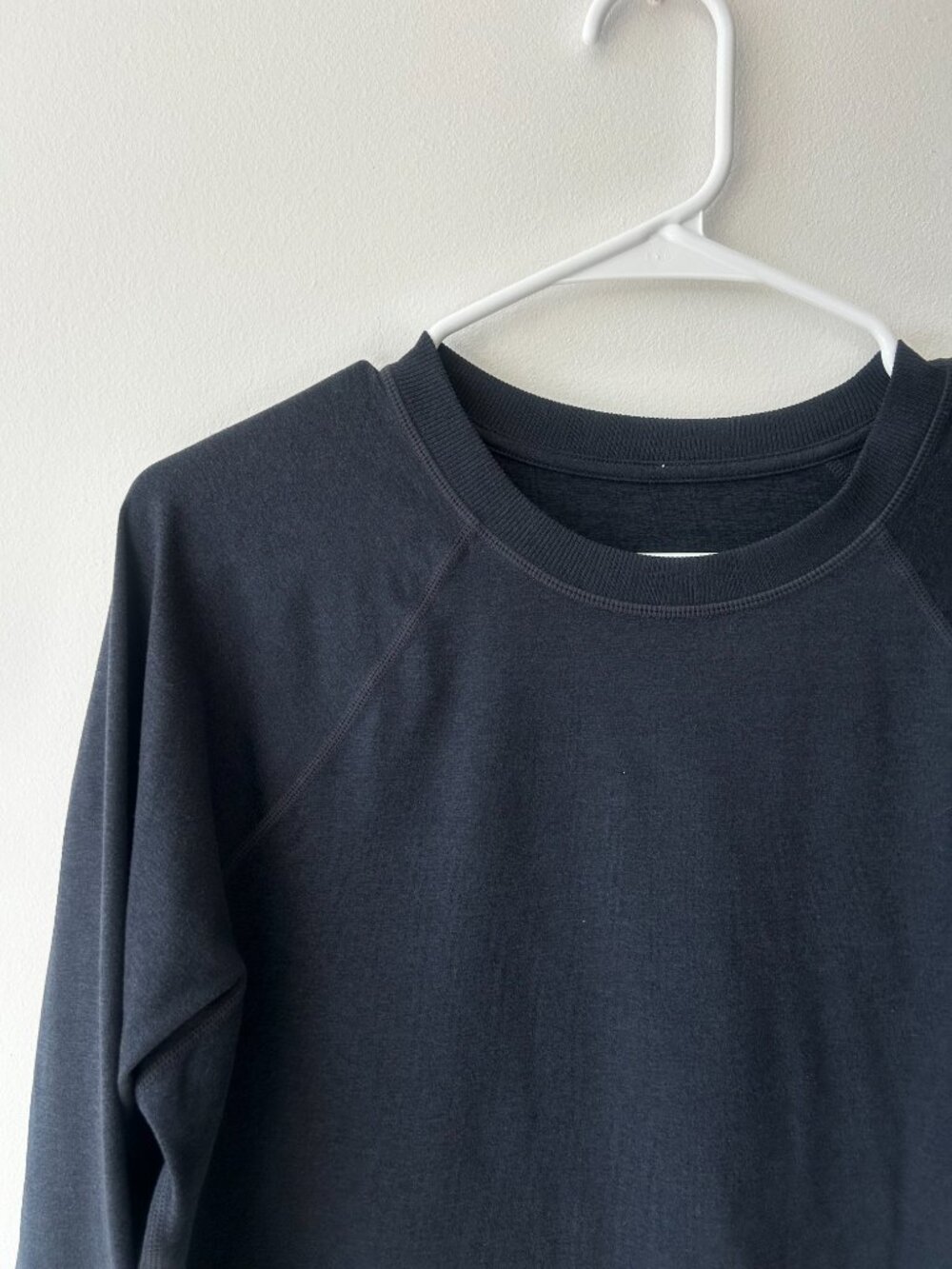 Vuroi Womens Halo Modern Crew Sweatshirt - Size Small - Picture 3 of 7